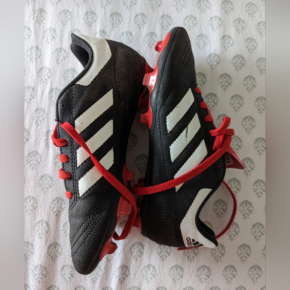 Adidas kids soccer cleats - size US 3